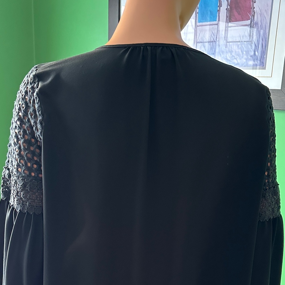 🖤🖤EUC LOFT Elegant Black Blouse with Lace Accents🖤🖤 - Picture 5 of 9